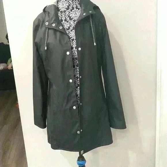 Moose knuckles  rain jacket - Picture 3 of 8